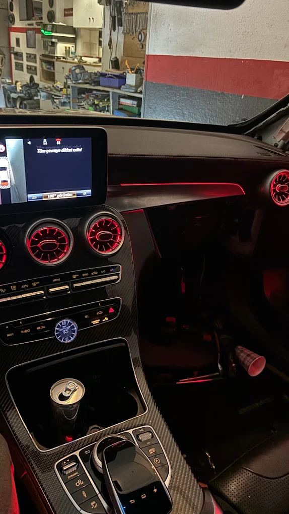 Ambient lighting in auto laten installeren